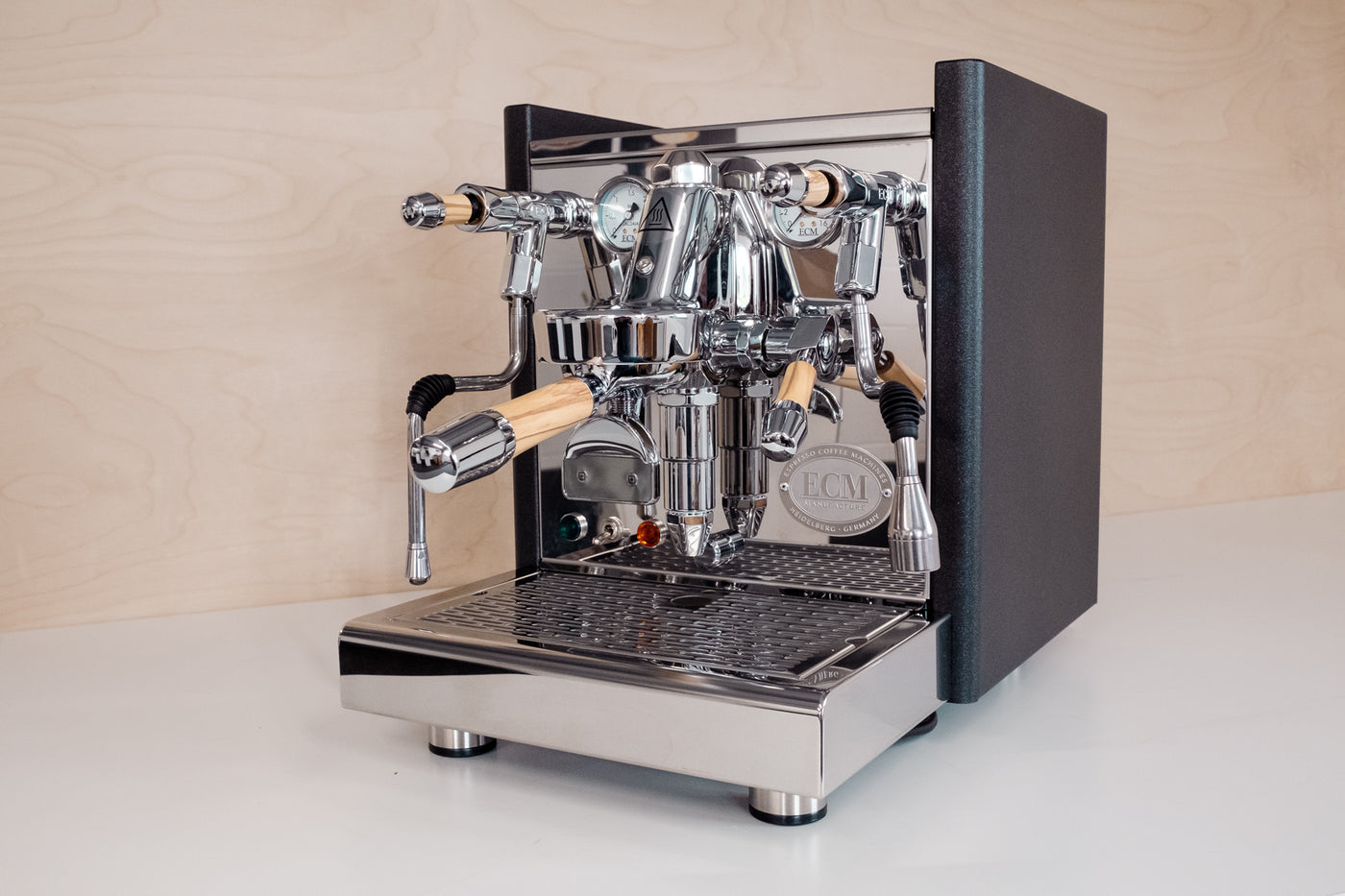 https://rinscoffee.com/cdn/shop/files/ECM-Technika-Anthracite-Espresso-Machine-5_1400x.jpg?v=1682517148