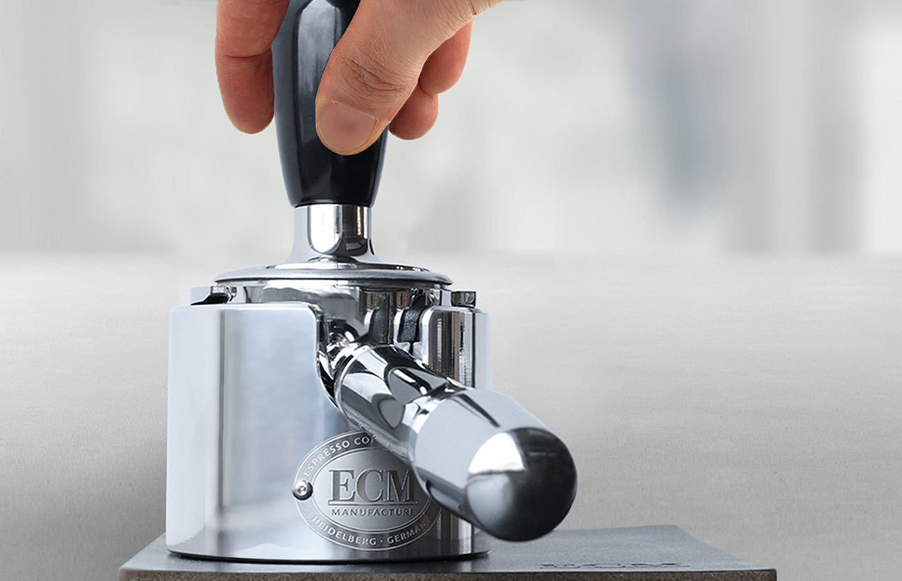 ECM tamper station for perfect tamping espresso puck preparation